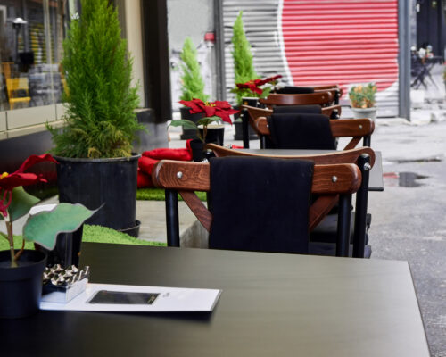 Que trouve-t-on dans un restaurant ?